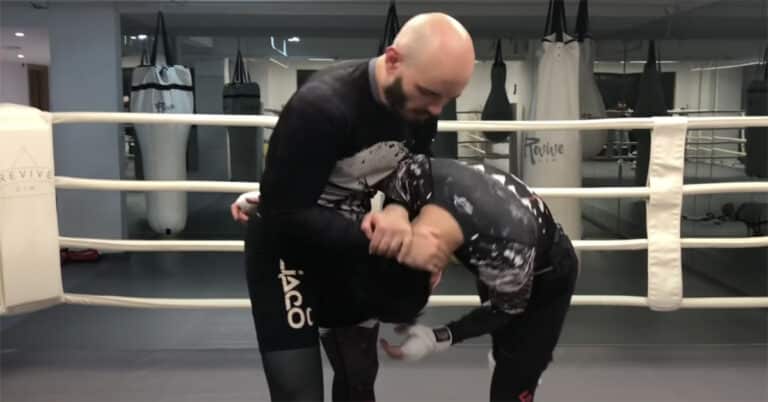 Clinch Fighting: A How to Guide For Muay Thai