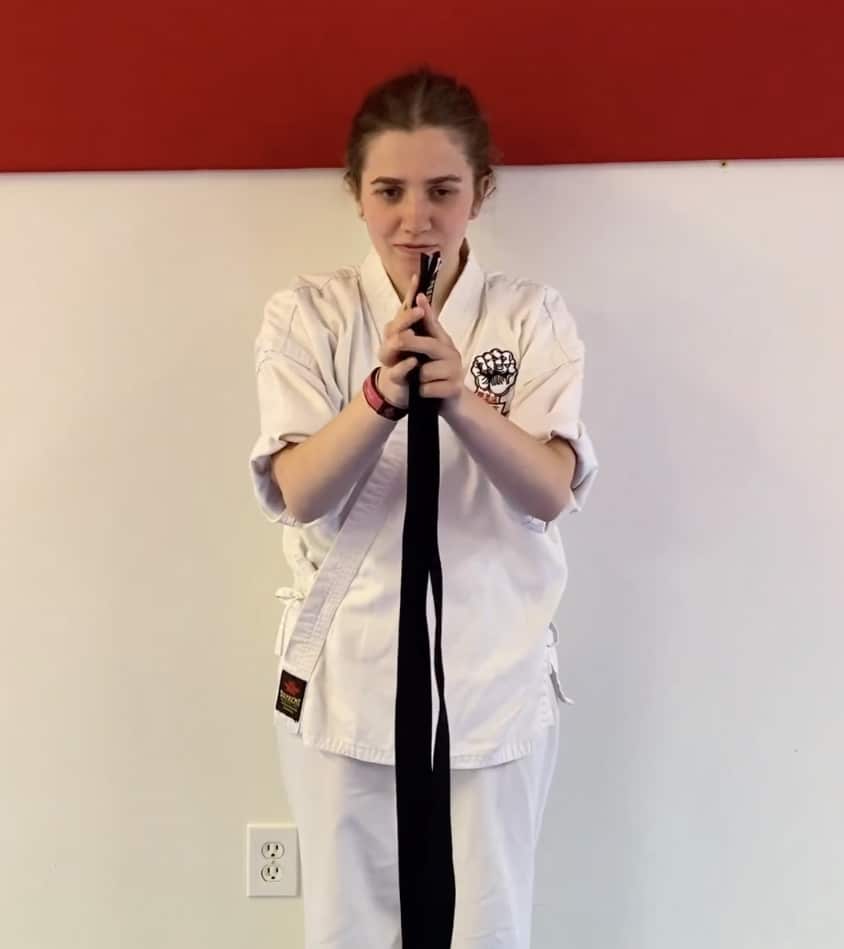 Tying Karate belt