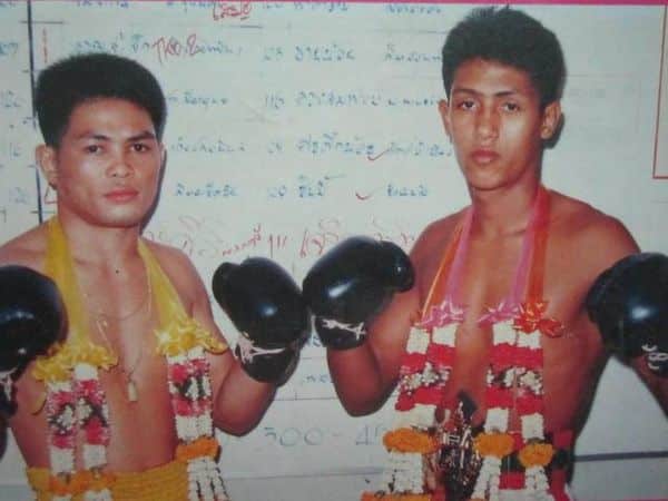 Dokmaipah Por Pongsawang (left) vs Oley Kiatoneway (right)