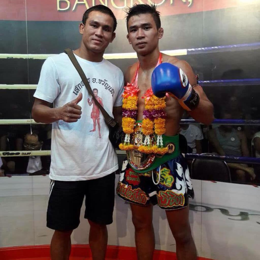 superlek kiatmoo9 and saeksan or kwanmuang at lumpinee stadium september 2016