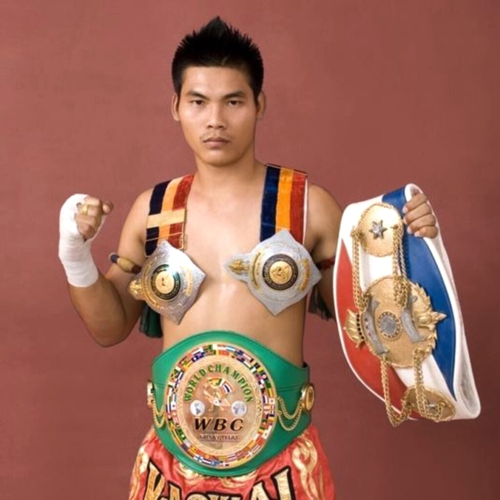 Kaoklai Kaennorsing - two-weight Rajadamnern Champion