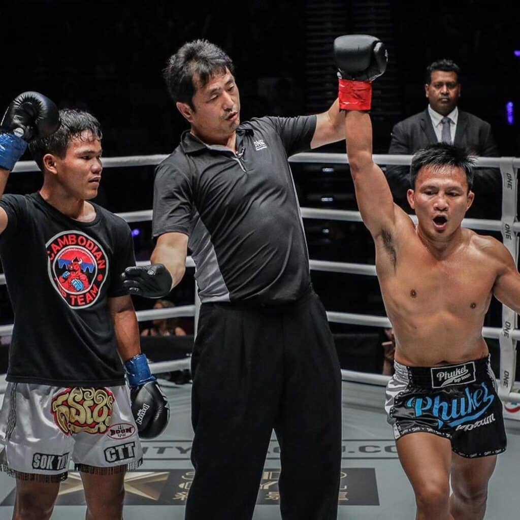 Lerdsila Chumpairtour defeats Sok Thy (Cambodia) on ONE Championship