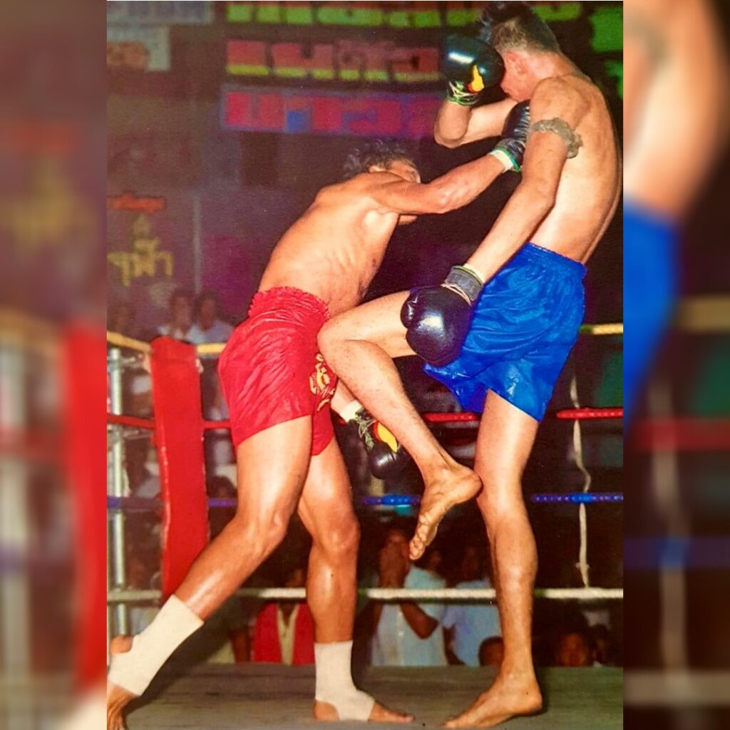 Dieselnoi Chor Thanasukarn counters Raktae Muangsurin’s right cross with a left knee in the main event of the Blue Corner Promotion