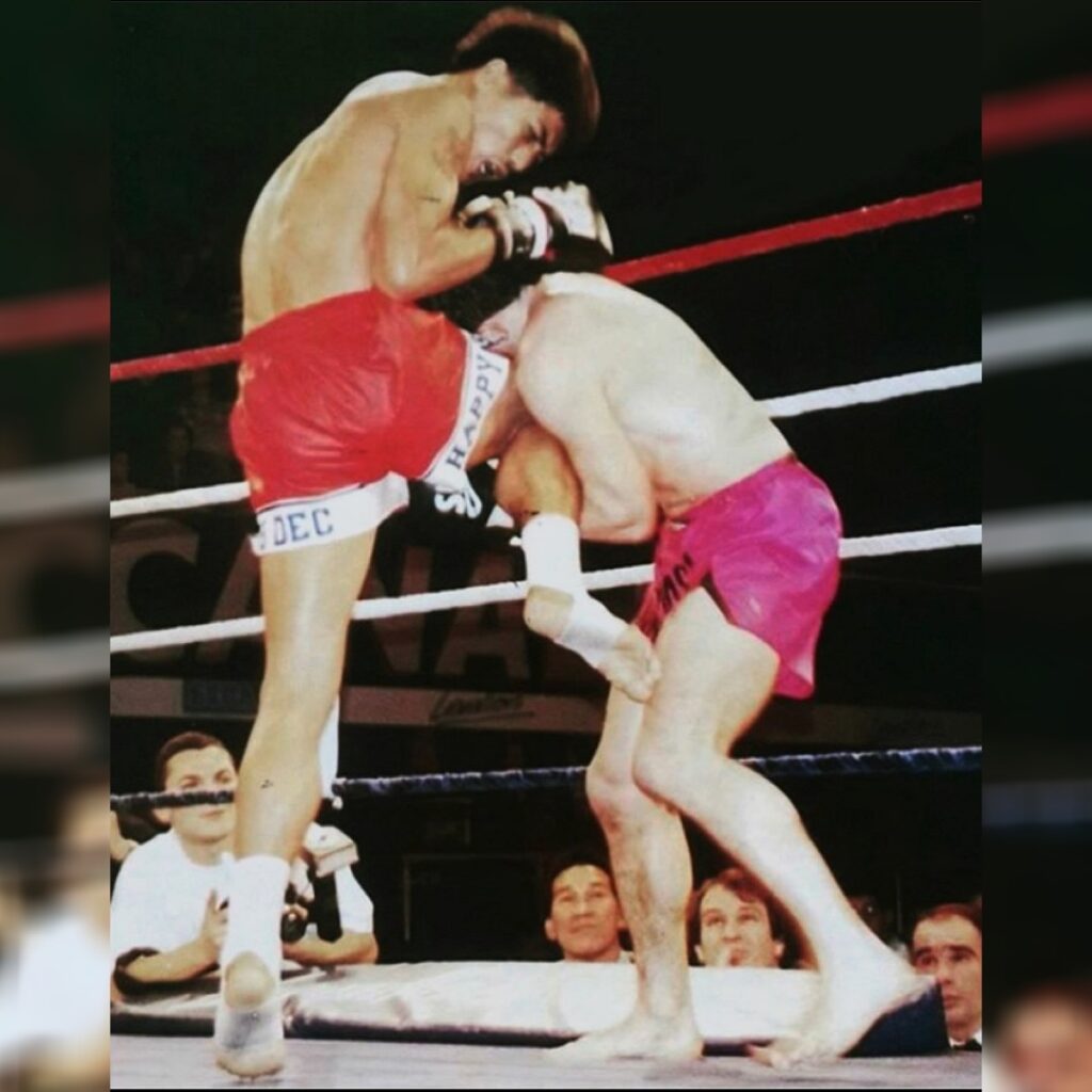 Samart Payakaroon delivering a knee to the face of Irish Kickboxer Paul Lenehan