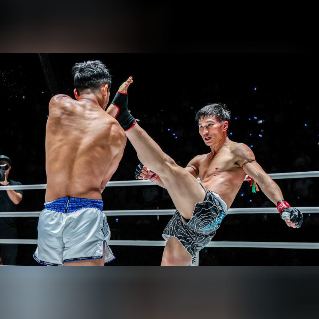 Superbon Singha Mawynn loses by unanimous decision against Tawanchai PK Saenchai in their first bout.